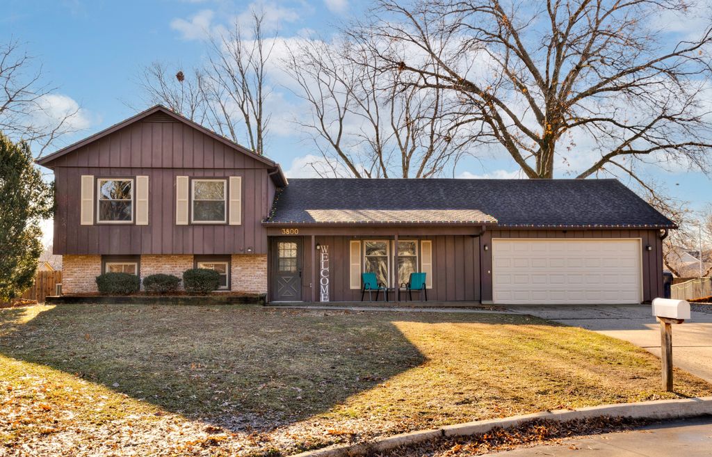 3800 Pebble Court, Urbandale, IA 50322