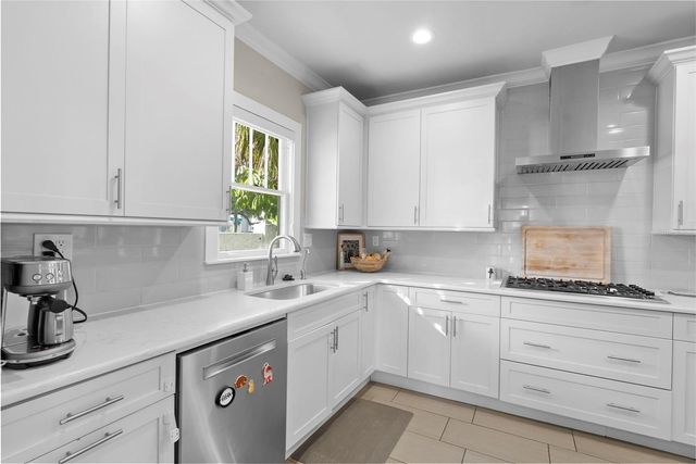 2943 W BAYSHORE COURT, Tampa, FL 33611