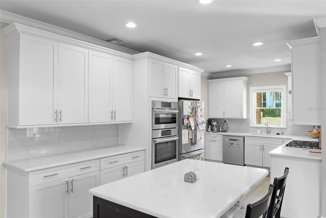 2943 W BAYSHORE COURT, Tampa, FL 33611