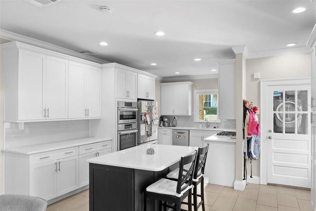 2943 W BAYSHORE COURT, Tampa, FL 33611