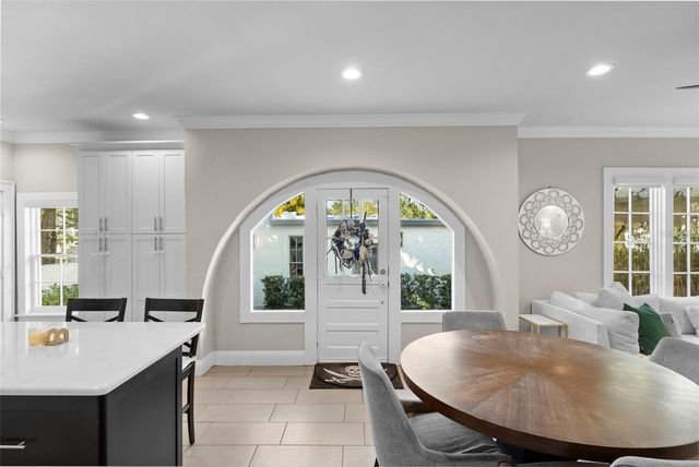 2943 W BAYSHORE COURT, Tampa, FL 33611