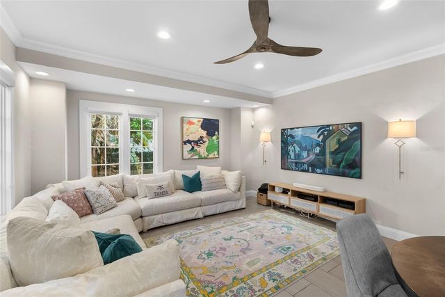 2943 W BAYSHORE COURT, Tampa, FL 33611