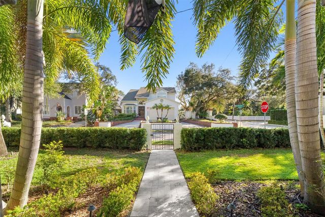 2943 W BAYSHORE COURT, Tampa, FL 33611