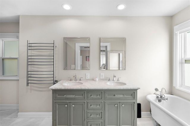 2943 W BAYSHORE COURT, Tampa, FL 33611