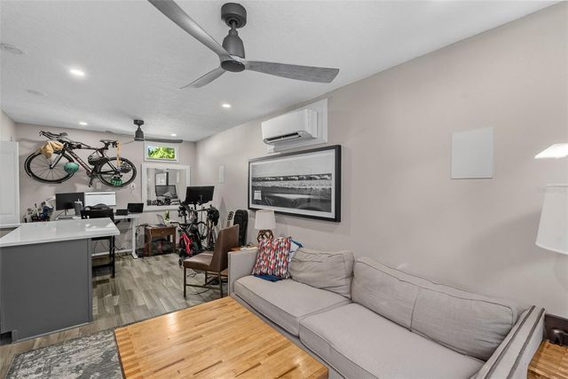 2943 W BAYSHORE COURT, Tampa, FL 33611