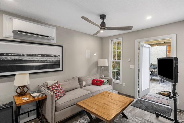 2943 W BAYSHORE COURT, Tampa, FL 33611