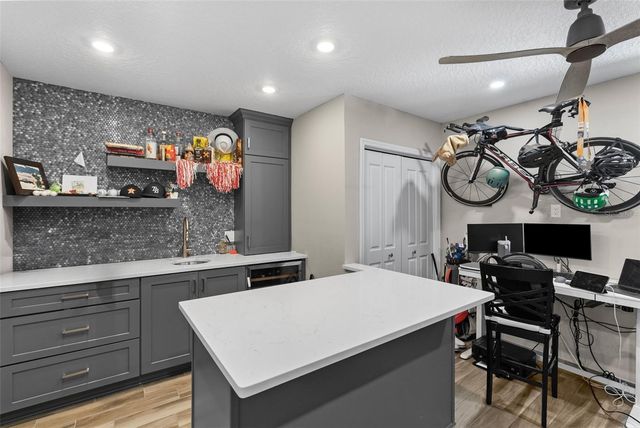 2943 W BAYSHORE COURT, Tampa, FL 33611