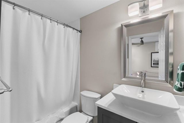 2943 W BAYSHORE COURT, Tampa, FL 33611