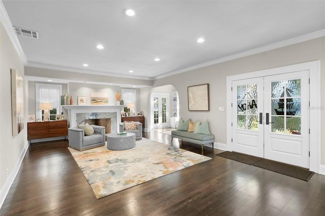 2943 W BAYSHORE COURT, Tampa, FL 33611