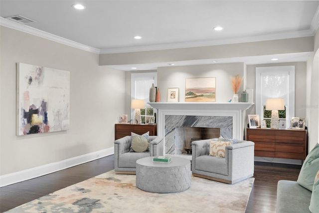 2943 W BAYSHORE COURT, Tampa, FL 33611