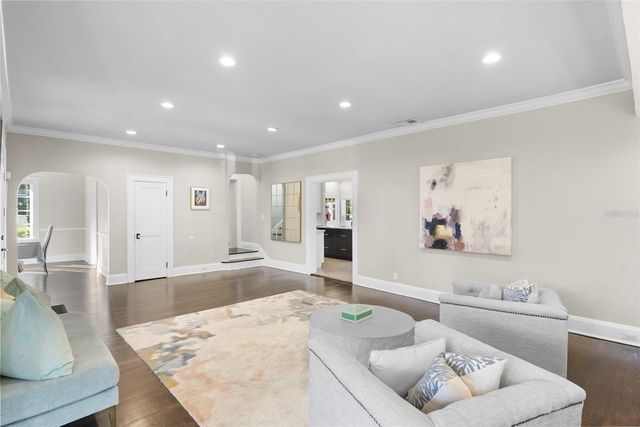 2943 W BAYSHORE COURT, Tampa, FL 33611