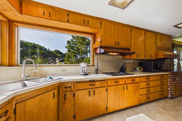 2670 Kelly Avenue, Mckinleyville, CA 95519