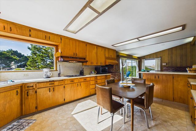 2670 Kelly Avenue, Mckinleyville, CA 95519