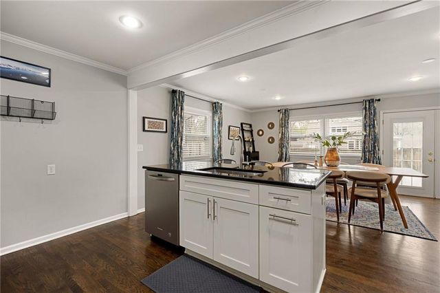 5006 W 72nd Terrace, Prairie Village, KS 66208