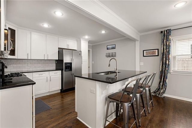5006 W 72nd Terrace, Prairie Village, KS 66208