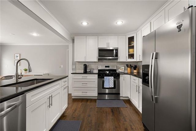 5006 W 72nd Terrace, Prairie Village, KS 66208