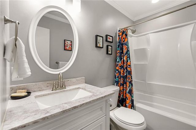 5006 W 72nd Terrace, Prairie Village, KS 66208