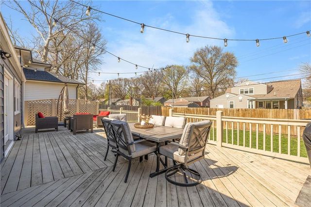 5006 W 72nd Terrace, Prairie Village, KS 66208