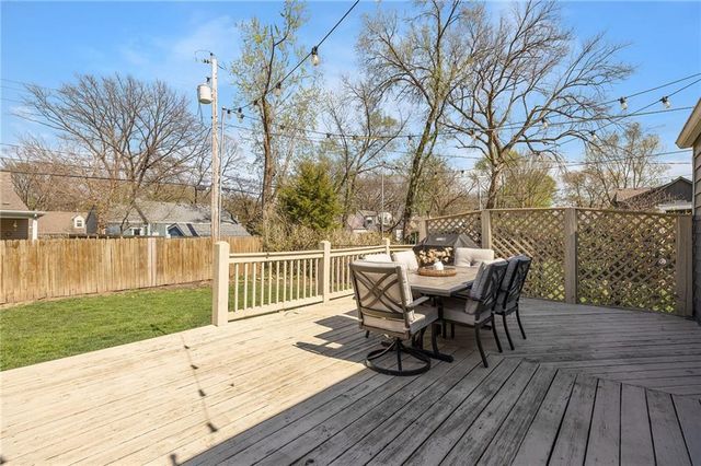 5006 W 72nd Terrace, Prairie Village, KS 66208
