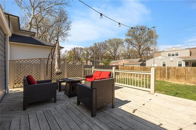 5006 W 72nd Terrace, Prairie Village, KS 66208