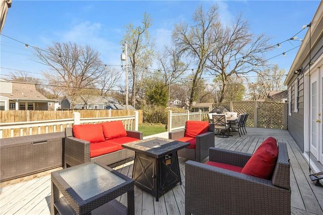 5006 W 72nd Terrace, Prairie Village, KS 66208