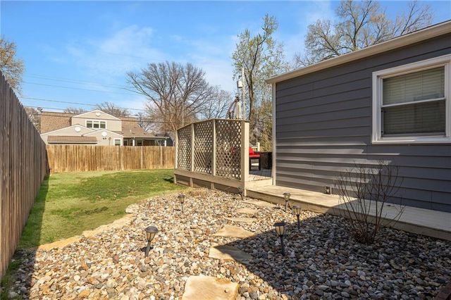 5006 W 72nd Terrace, Prairie Village, KS 66208