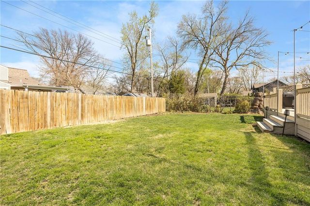 5006 W 72nd Terrace, Prairie Village, KS 66208