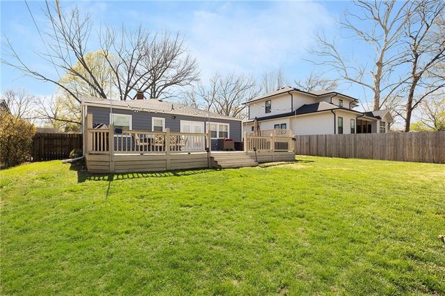 5006 W 72nd Terrace, Prairie Village, KS 66208