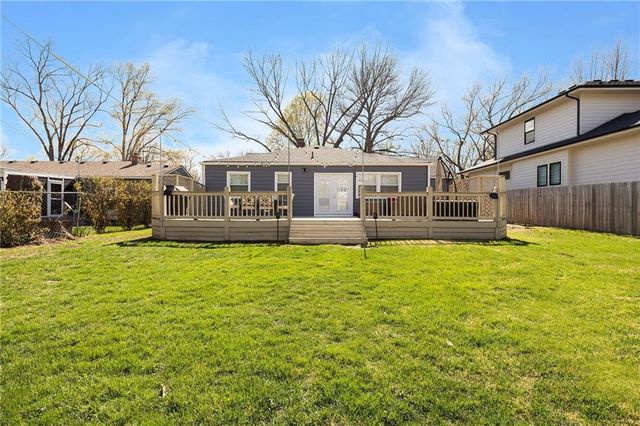 5006 W 72nd Terrace, Prairie Village, KS 66208