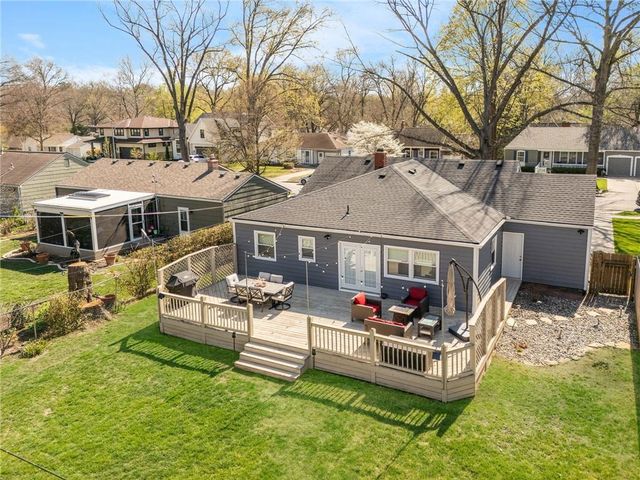 5006 W 72nd Terrace, Prairie Village, KS 66208