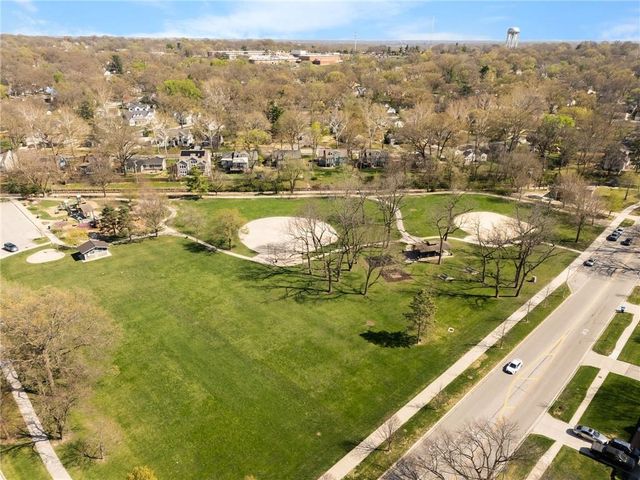 5006 W 72nd Terrace, Prairie Village, KS 66208
