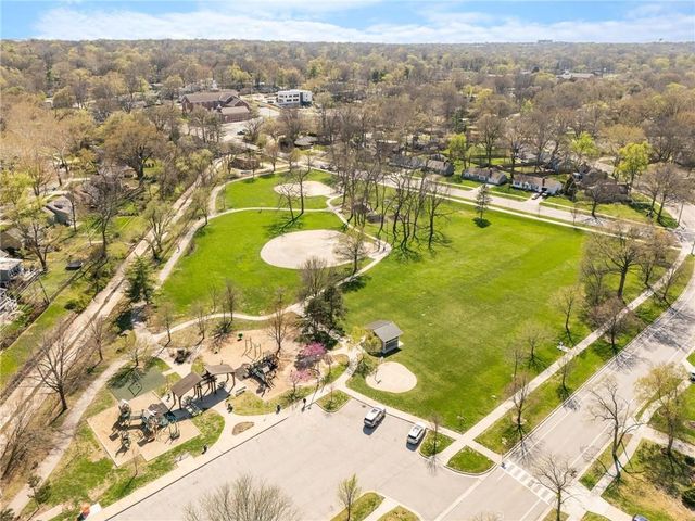 5006 W 72nd Terrace, Prairie Village, KS 66208