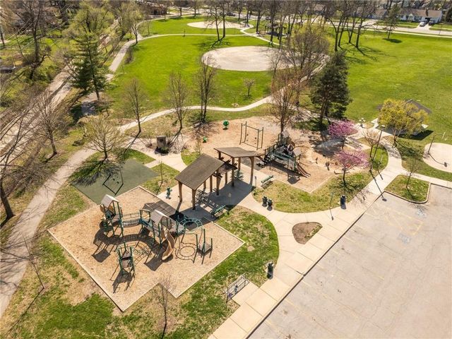 5006 W 72nd Terrace, Prairie Village, KS 66208