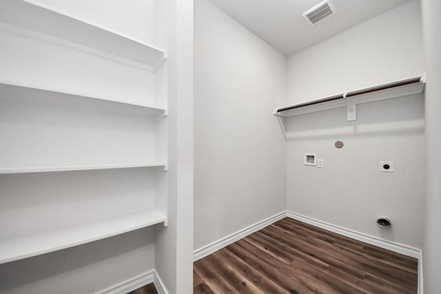 18724 Loom Drive, Conroe, TX 77306