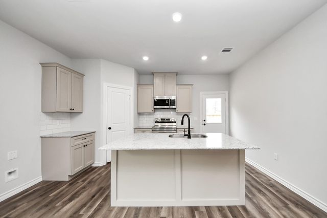 18724 Loom Drive, Conroe, TX 77306
