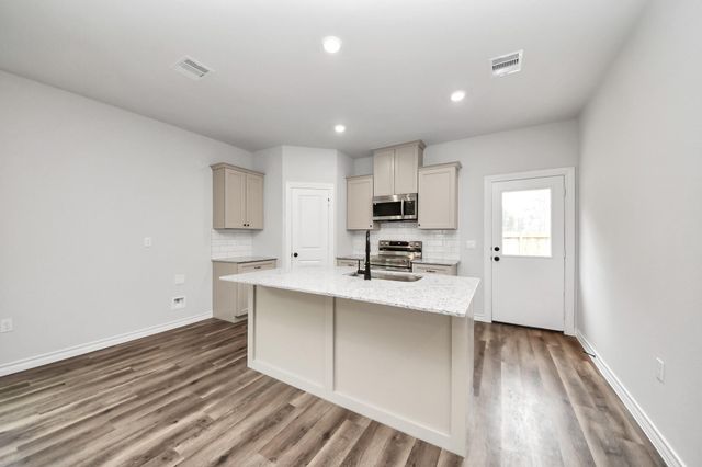 18724 Loom Drive, Conroe, TX 77306