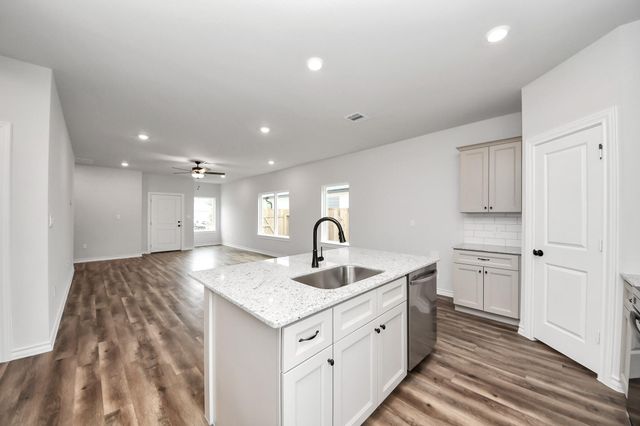 18724 Loom Drive, Conroe, TX 77306