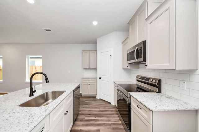 18724 Loom Drive, Conroe, TX 77306