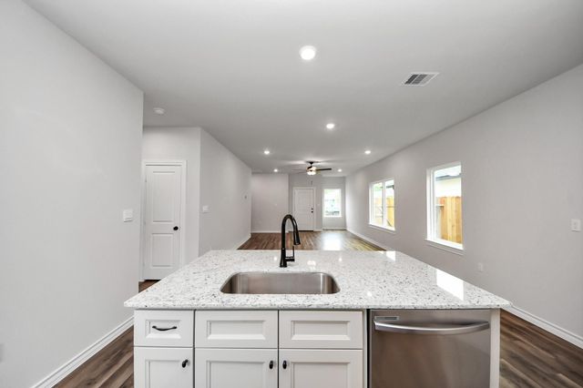 18724 Loom Drive, Conroe, TX 77306
