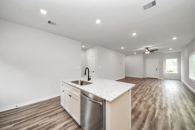 18724 Loom Drive, Conroe, TX 77306