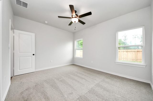 18724 Loom Drive, Conroe, TX 77306