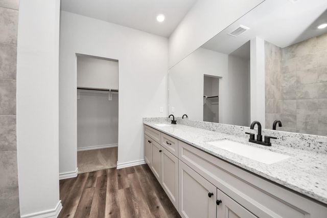 18724 Loom Drive, Conroe, TX 77306