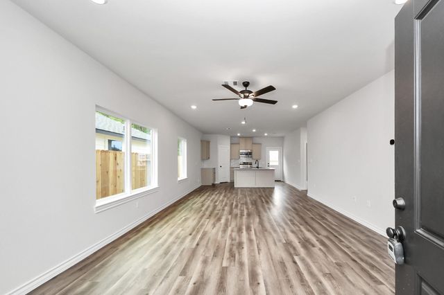 18724 Loom Drive, Conroe, TX 77306
