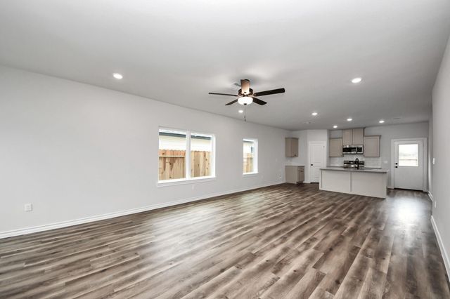 18724 Loom Drive, Conroe, TX 77306