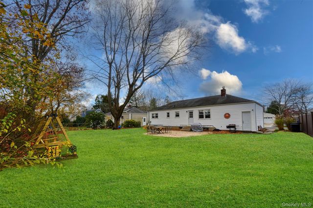 15 Goldsmith Avenue, Greenlawn, NY 11740