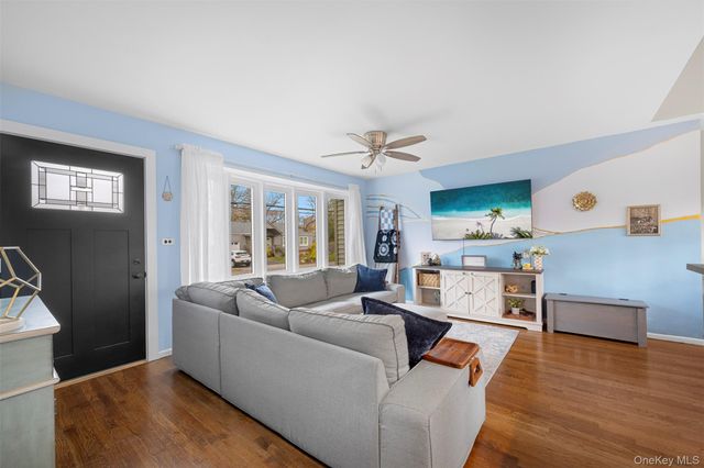 15 Goldsmith Avenue, Greenlawn, NY 11740