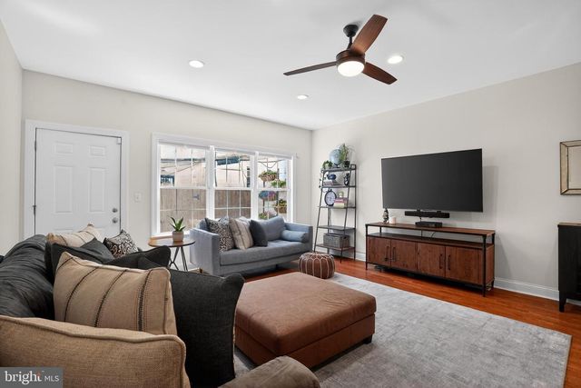 2246 CHRISTIAN ST, Philadelphia, PA 19146