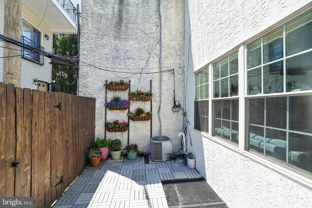 2246 CHRISTIAN ST, Philadelphia, PA 19146