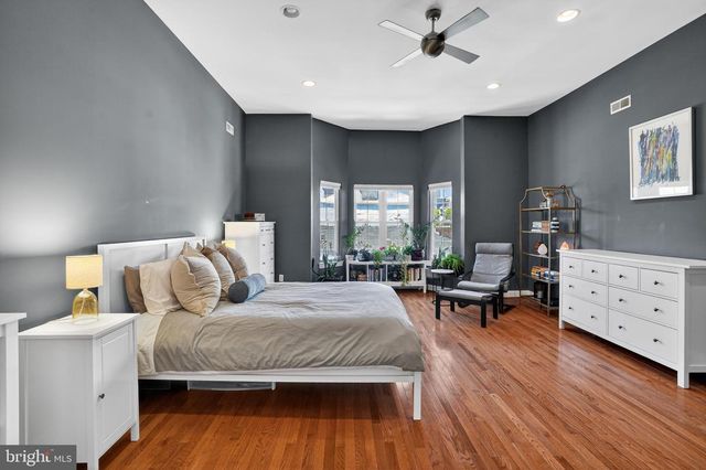 2246 CHRISTIAN ST, Philadelphia, PA 19146