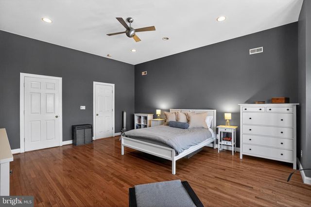 2246 CHRISTIAN ST, Philadelphia, PA 19146